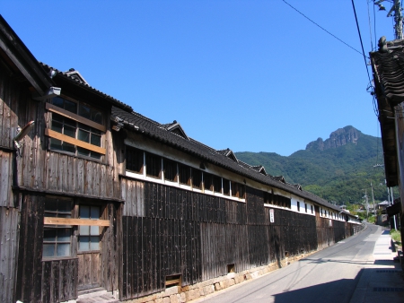 醤油蔵と石道具の街並み（醤の郷）