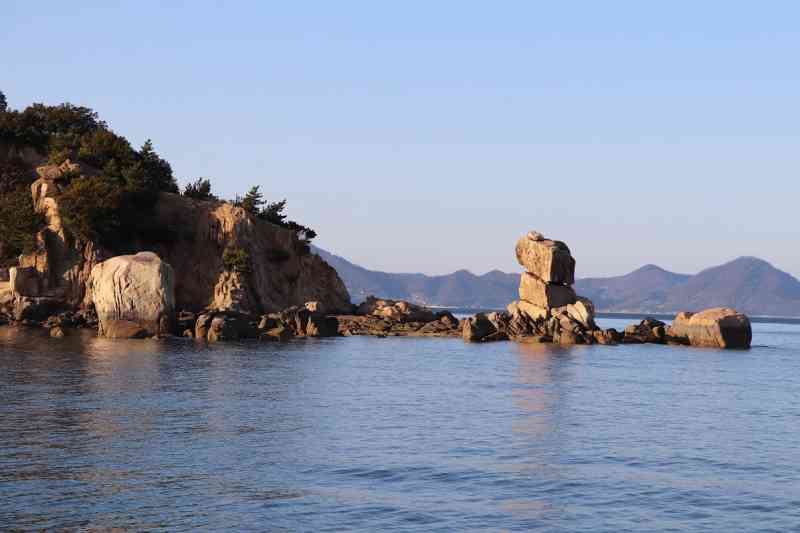 北木島の巨石探訪 〔シリーズ・日本の礎を築いた北木石〕　〜伝説の猫岩〜